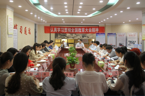 教育部本科教学工作审核评估组专家到商丘市第一中学考察我校教育实习
